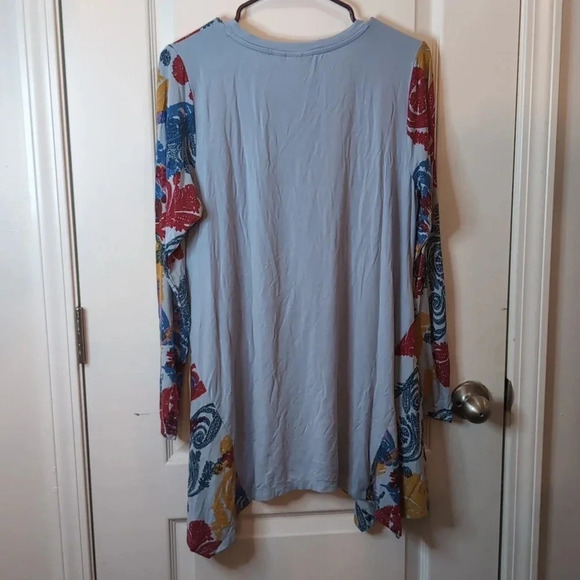 LOGO by Lori Goldstein Blue paisley tunic with pockets - Picture 6 of 9